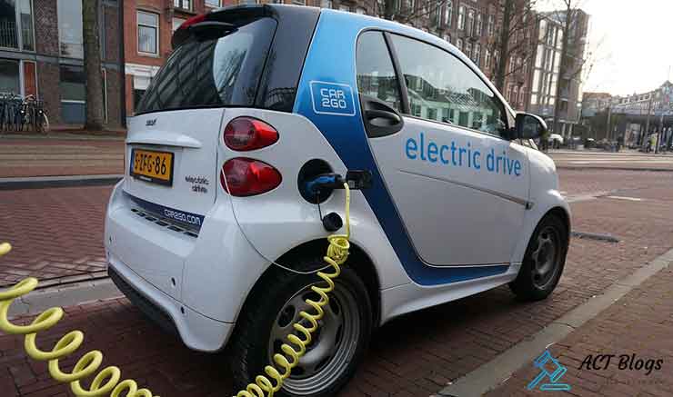 Tax Credit for Electric Cars: 4 Things You Need to Know